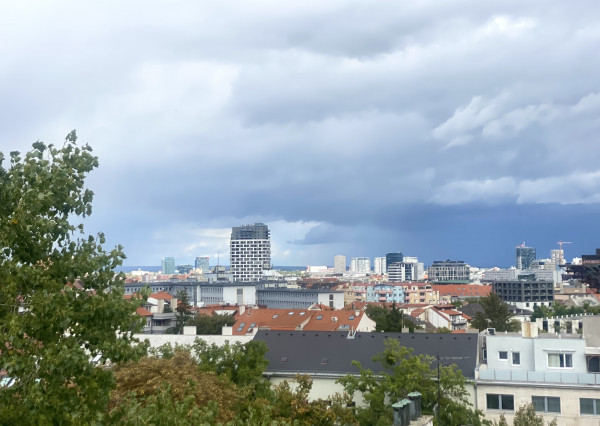 =PRENAJATÉ=Priestranný 2 izbový byt s krásnym výhľadom a veľkou pivnicou v Starom Meste