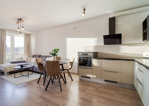 Moderný kompletne zariadený 2 izb byt s balkónom, pivnicou a parkovaním