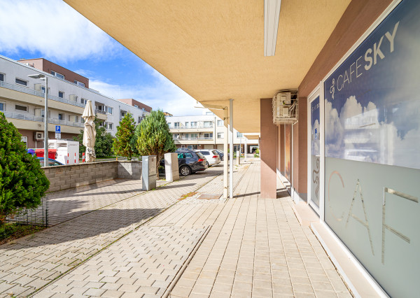 Pekný nebytový priestor s terasou a 2 parkovacími miestami v super lokalite