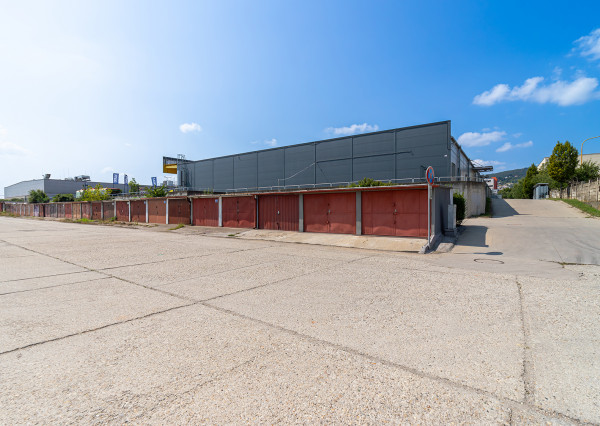 =PREDANÉ= Garáž na predaj na ulici Koľajná - Rača