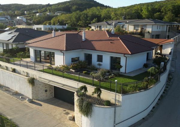 =PREDANÉ= Exkluzívny RODINNÝ DOM s panoramatickým výhľadom na Bratislavu v Rači