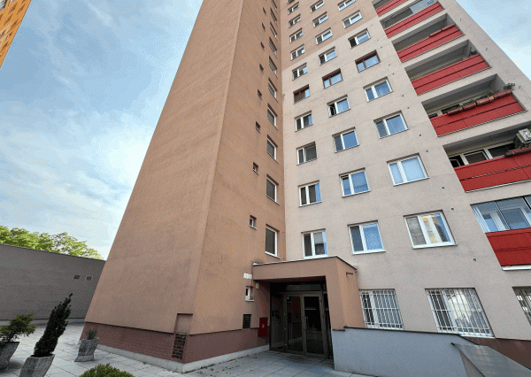 3izb.byt s loggiou a garážou vhodný na rekonštrukciu vo výbornej lokalite