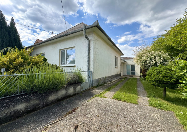 =PREDANÉ=Krásny 8,5 árový pozemok so starým RD v super lokalite