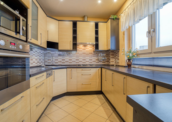 = REZERVOVANÉ = Staromestské bývanie v 3,5-izbovom byte v Bratislave I – Krížna ulica