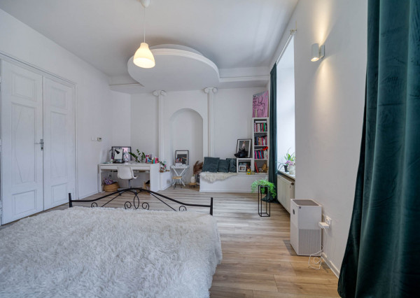 =REZERVOVANÉ=Štýlový 3-izbový byt s vysokými stropmi v centre Starého Mesta – ideálny na bývanie či Airbnb