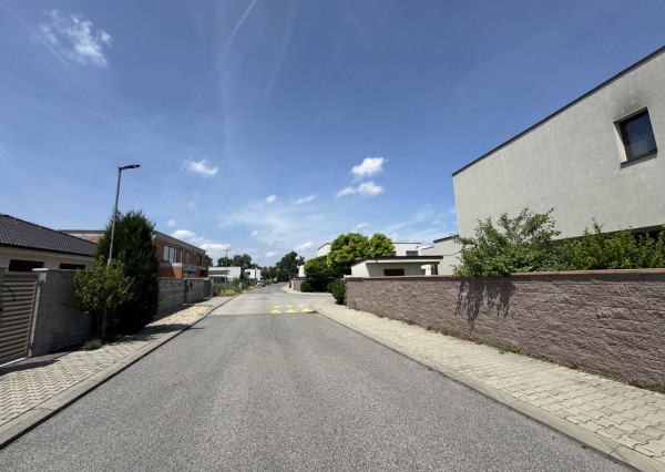 Moderný dvojpodlažný 4izb RD v krásnej lokalite v Rovinke