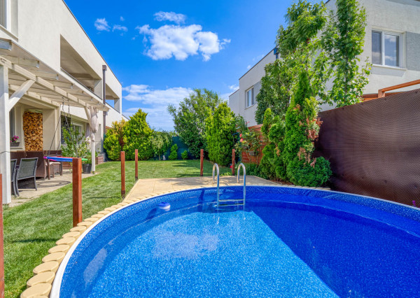 =REZERVOVANÉ=Krásny 3izb byt s 2árovou záhradou a bazénom v RD v Rovinke