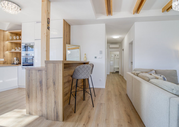 =PRENAJATÉ=Krásny dizajnový 3izb byt s terasou, šatníkom a parkovaním v novostavbe v najlepšej časti Šamorína