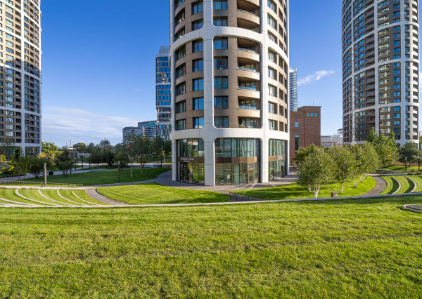 = PRENAJATÉ = 2-izbový luxusný byt s výhľadom na Staré Mesto – SKY PARK - VIDEO