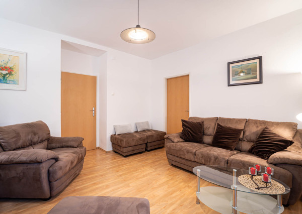 = PREDANÉ = Pokojné bývanie v srdci mesta – 3-izbový byt na Jelačičovej ulici