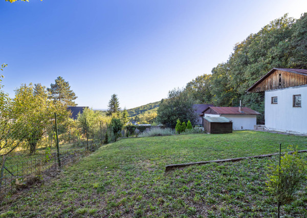 2 pozemky pri lese a krásnym výhľadom v lukratívnej časti Bratislava III - AHOJ