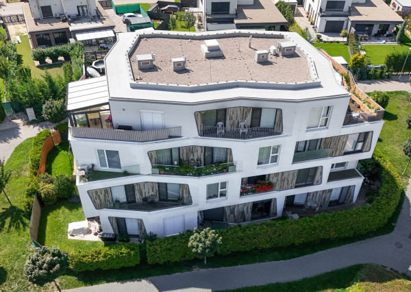 Príjemný 3-izbový byt s predzáhradkou a parkovaním TRI VODY - MALINOVO