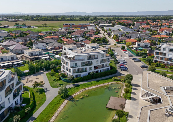 Príjemný 3-izbový byt s predzáhradkou a parkovaním TRI VODY - MALINOVO