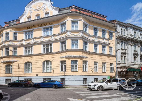 Krásna historická budova v Starom Meste na predaj