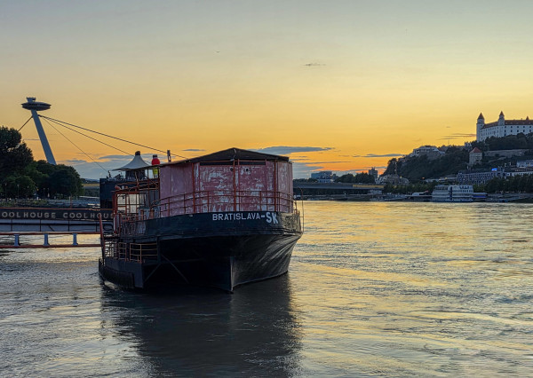 Pontón v TOP lokalite na Tyršovom nábreží