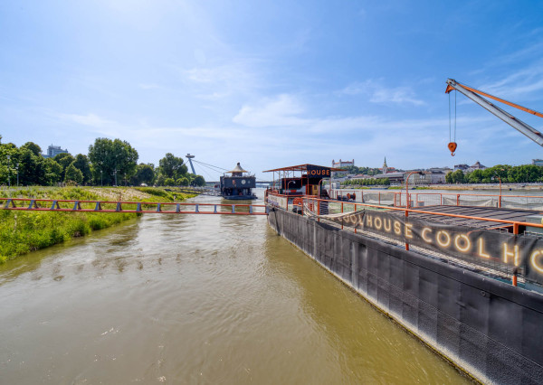 Pontón v TOP lokalite na Tyršovom nábreží