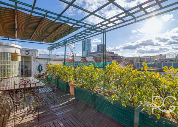 Pôsobivý staromestský byt s veľkou terasou s krásnym výhľadom