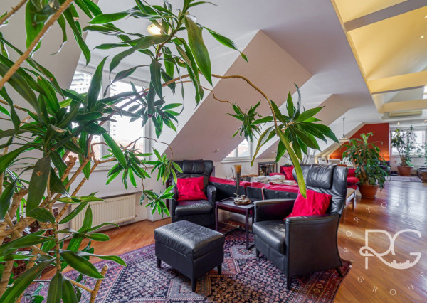 Pôsobivý staromestský byt s veľkou terasou s krásnym výhľadom