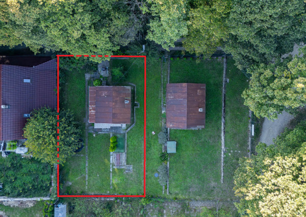 Pozemok s rekreačnou chatou a krásnym výhľadom v lukratívnej časti Bratislava III - AHOJ