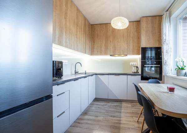 Pekný kompletne zrekonštruovaný a zariadený 2 izb byt 20 min.od BA