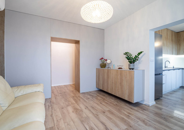 Pekný kompletne zrekonštruovaný a zariadený 2 izb byt 20 min.od BA