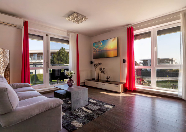 Moderný zariadený 3 izb byt s loggiou, pivnicou a parkovaním 20 min.od BA v krásnej lokalite