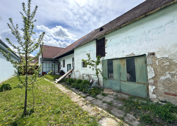 Rodinný dom na kompletnú rekonštrukciu - výborná lokalita Vajnory