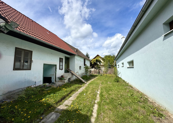 Rodinný dom na kompletnú rekonštrukciu - výborná lokalita Vajnory