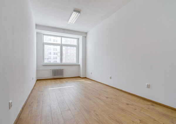 Na prenájom kancelária 19,60 m2 Wolkrova, Bratislava V – Petržalka