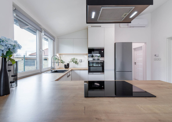 Moderný zariadený 4izb bungalov na 7árovom pozemku 20 min.od BA