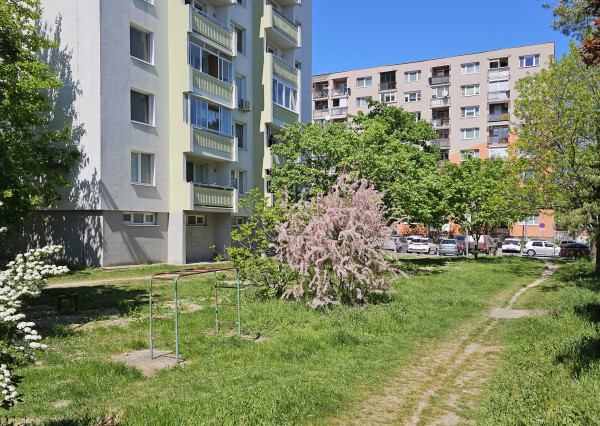 =PRENAJATÉ= 3 izbový byt v blízkosti Slnečných jazier, ul. Kollárová - Senec