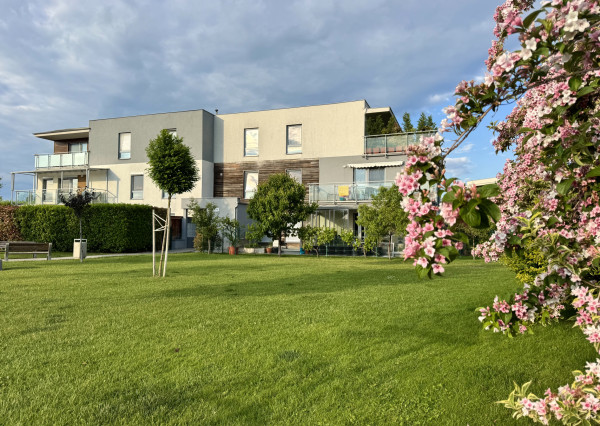 Moderný zariadený 3 izb byt s loggiou, pivnicou a parkovaním 20 min.od BA v krásnej lokalite