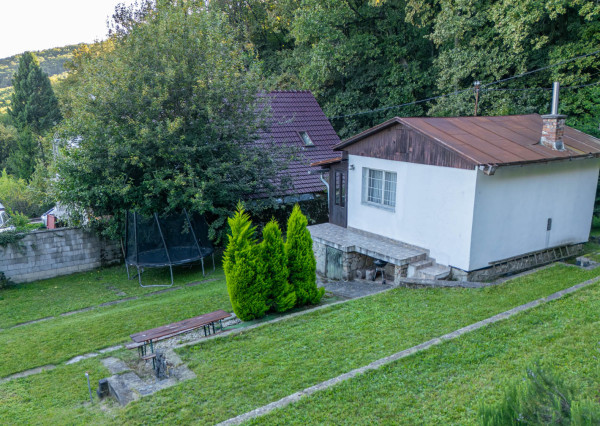 Pozemok s rekreačnou chatou a krásnym výhľadom v lukratívnej časti Bratislava III - AHOJ