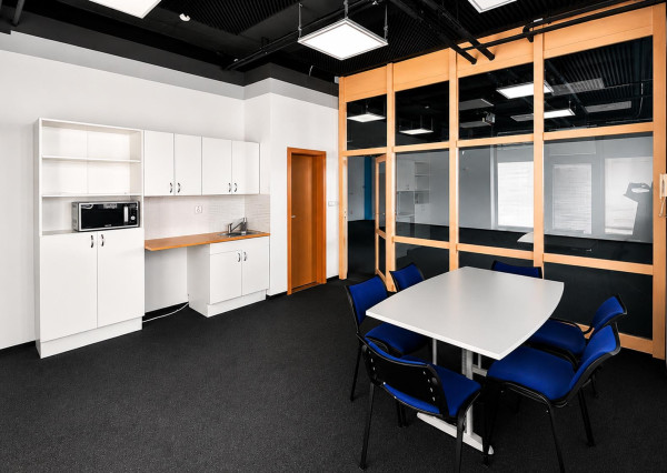 MODERNÝ NEBYTOVÝ PRIESTOR 93 m² + 3 PARKOVACIE MIESTA | ANTOLSKÁ, PETRŽALKA