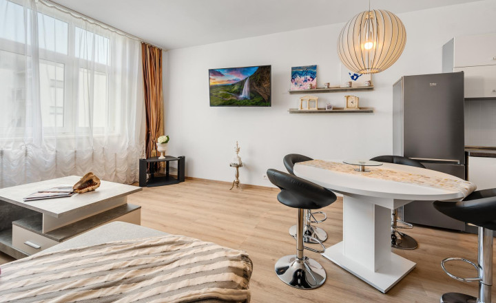 =PRENAJATÉ=Zariadený klimatizovaný 2,5izb byt v Ružinove na Trnavskej orientovaný do tichého vnútrobloku - fotografia 3