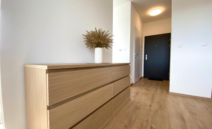=PRENAJATÉ= Úplne nový zariadený moderný 1izb byt s loggiou, pivnicou a parkovaním v Miloslavove - fotografia 7