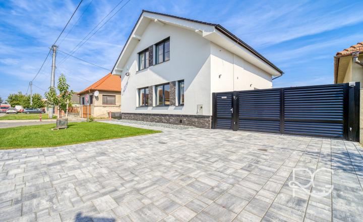 =PRENAJATÉ= Exkluzívny úplne nový 6izb RD vo Štvrtku na Ostrove na prenájom - fotografia 37