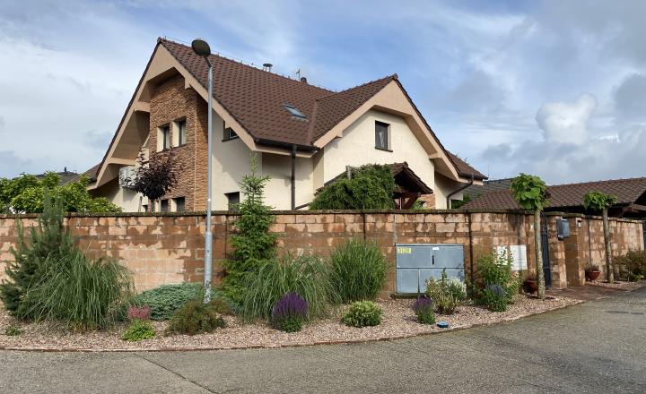 =PREDANÉ= Nadštandardný 5izb RD s bazénom a nádhernou záhradou v Kvetoslavove - fotografia 31