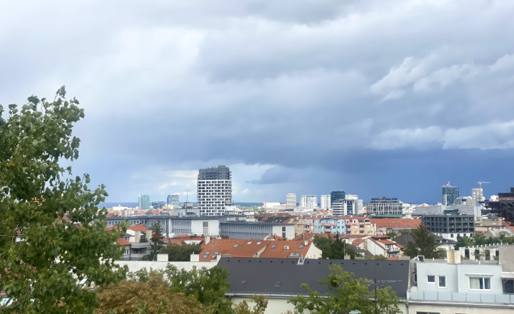 =PRENAJATÉ=Priestranný 2 izbový byt s krásnym výhľadom a veľkou pivnicou v Starom Meste