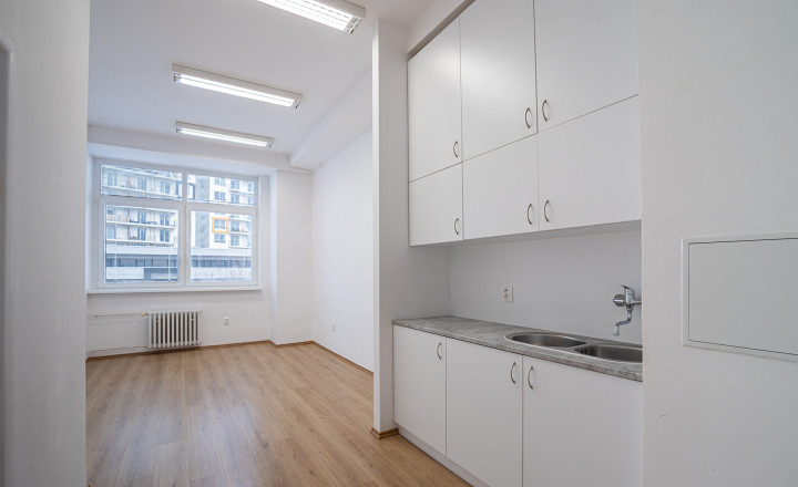 = PRENAJATÉ = Na prenájom dvoj kancelária 40,6m2 Wolkrova, Bratislava V – Petržalka