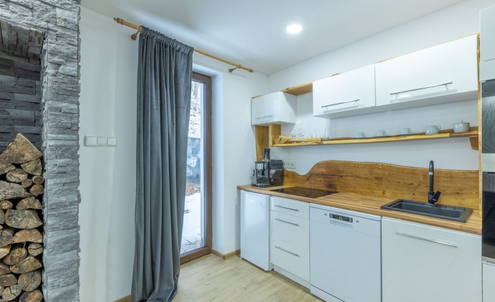 Investičný apartmánový dom v obci Bystrá s vlastným wellness - fotografia 3