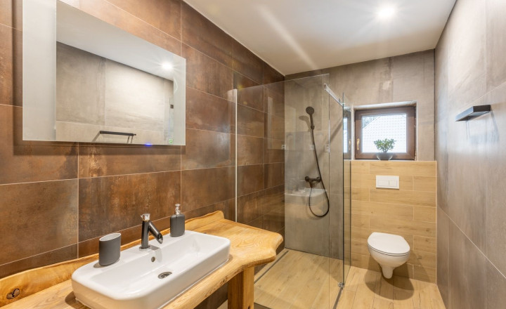 Investičný apartmánový dom v obci Bystrá s vlastným wellness - fotografia 8