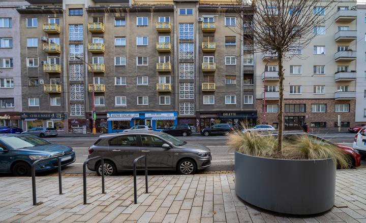 = PREDANÉ= Staromestské bývanie v 3,5-izbovom byte v Bratislave I – Krížna ulica - fotografia 33