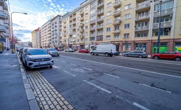 = PREDANÉ= Staromestské bývanie v 3,5-izbovom byte v Bratislave I – Krížna ulica - fotografia 32