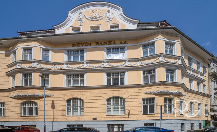 Krásna historická budova v Starom Meste na predaj - fotografia 2