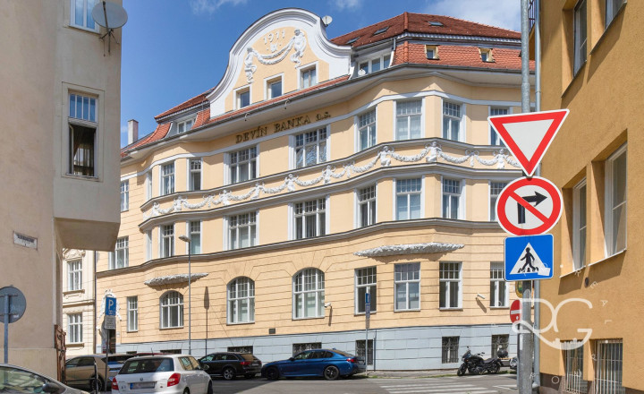 Krásna historická budova v Starom Meste na predaj - fotografia 3