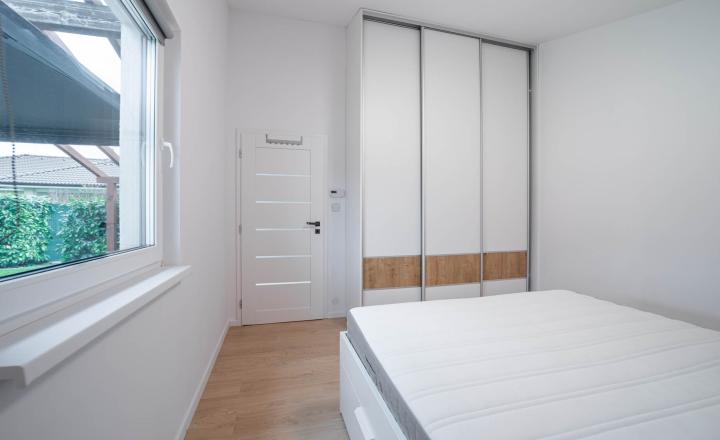 =PREDANÉ=Moderný zariadený 4izb bungalov na 7árovom pozemku 20 min.od BA - fotografia 4