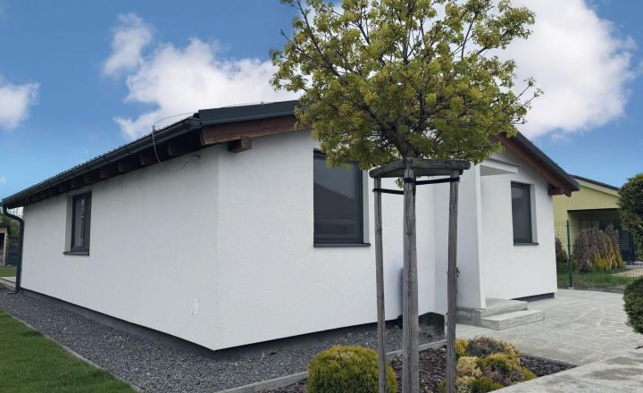 =PREDANÉ=Moderný zariadený 4izb bungalov na 7árovom pozemku 20 min.od BA - fotografia 5