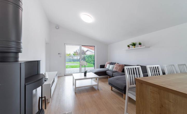 =PREDANÉ=Moderný zariadený 4izb bungalov na 7árovom pozemku 20 min.od BA - fotografia 12