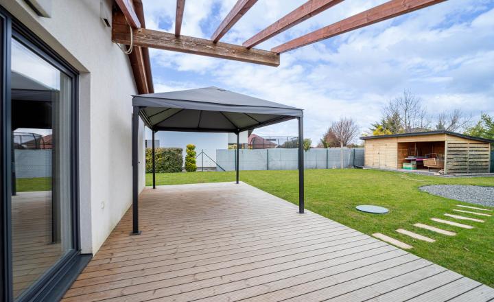 =PREDANÉ=Moderný zariadený 4izb bungalov na 7árovom pozemku 20 min.od BA - fotografia 16